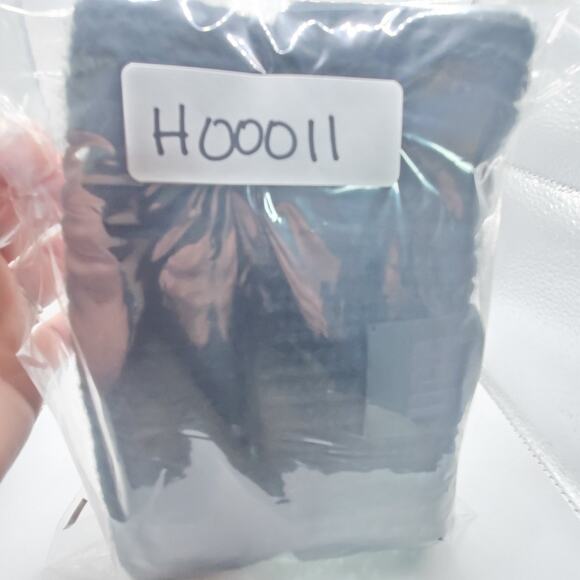 UGG Black Chunky Knit Cuffed Beanie Hat OSFA Unisex Winter Logo Patch Warm - Picture 7 of 7